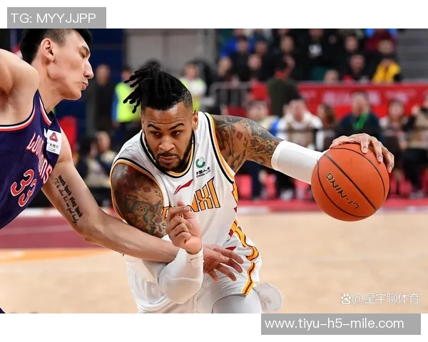 里德半场状态火热11投8中狂砍19分5篮板展现超强实力